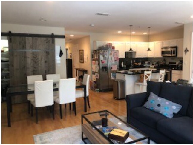 1306 Columbia Rd, Unit 2C in Boston, MA - Building Photo - Building Photo