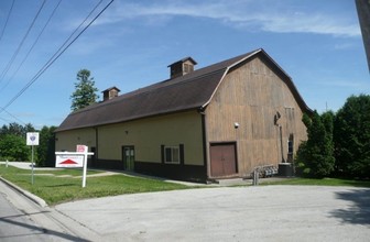 Arbor Valley Apartments in Hartland, WI - Building Photo - Building Photo