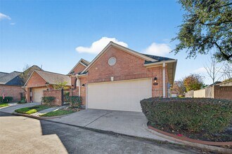 8023 Oakwood Hollow St in Houston, TX - Building Photo - Building Photo