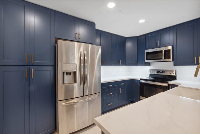 5605 Friars Rd, Unit 270 in San Diego, CA - Building Photo - Building Photo
