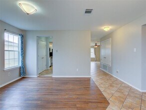 406 Saul St in Hutto, TX - Foto de edificio - Building Photo