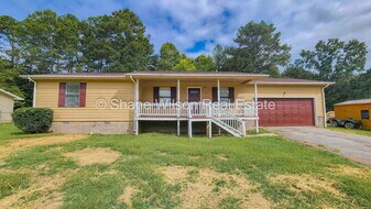 194 Ridgewood Dr in Chickamauga, GA - Building Photo