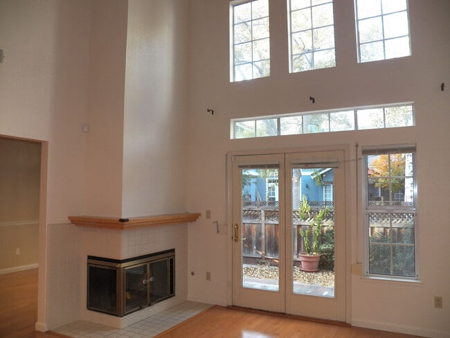 2651 Heritage Park Cir in San Jose, CA - Foto de edificio - Building Photo