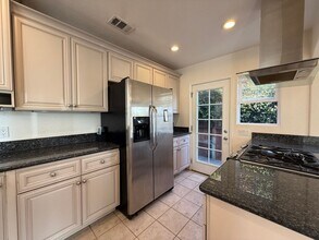 2007 Poli St in Ventura, CA - Building Photo - Building Photo