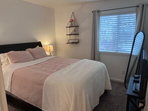 1148 NE Cordero Pl in Oak Harbor, WA - Foto de edificio - Building Photo