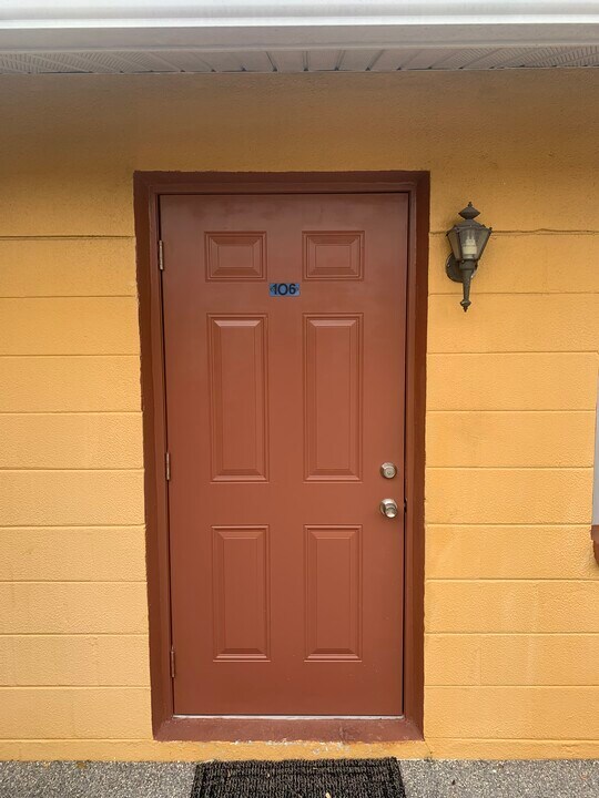 426 93rd Ave N in St. Petersburg, FL - Building Photo