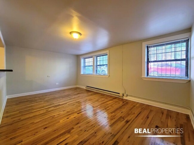property at 727 W Barry Ave