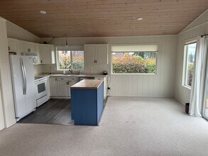 2581 Island View Ln in Lummi Island, WA - Building Photo - Building Photo