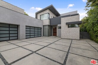 5365 Vanalden Ave in Los Angeles, CA - Building Photo - Building Photo