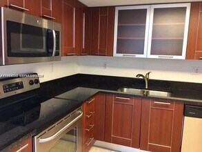 3300 NE 192 St in Aventura, FL - Building Photo - Building Photo