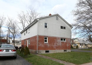 17 Dixon St in New Britain, CT - Building Photo - Building Photo