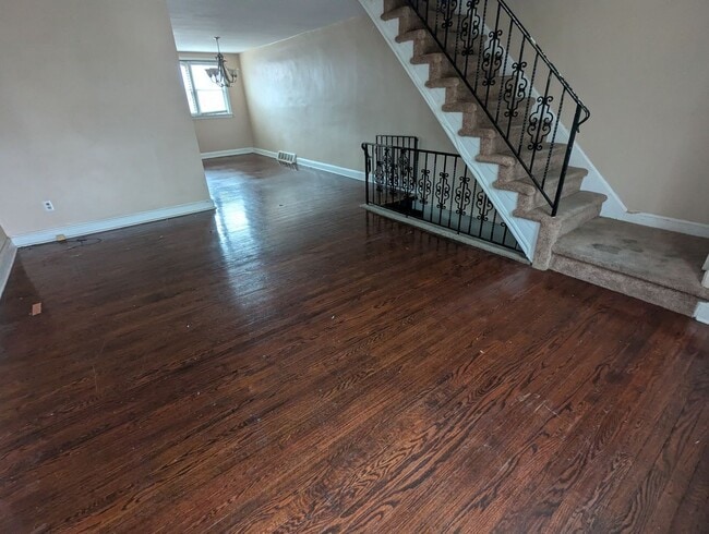 1355 Westbury Dr in Philadelphia, PA - Building Photo - Building Photo