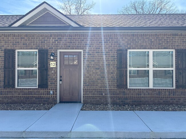 404 Cedar Ln in Tullahoma, TN - Building Photo - Building Photo