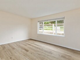 1921 Chestnut St, Unit B in Everett, WA - Building Photo