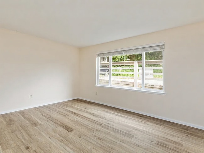 1921 Chestnut St, Unit B in Everett, WA - Foto de edificio - Building Photo