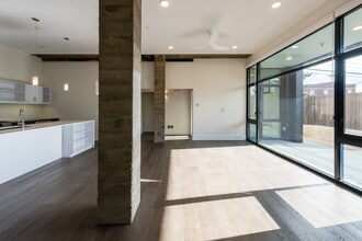 z-063025-Saxonia Apartments in Seattle, WA - Building Photo - Building Photo