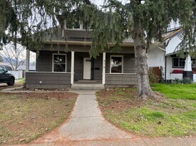 513 Newtown St in Medford, OR - Building Photo