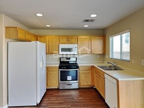 4750 Chino Peak Ct in Las Vegas, NV - Building Photo - Building Photo