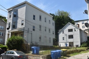 134 Charles St in Waterbury, CT - Building Photo