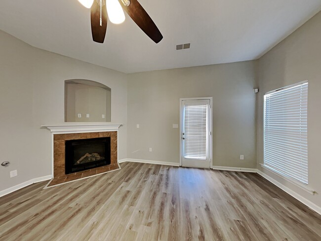 5643 Falling Bark Dr in Memphis, TN - Building Photo - Building Photo