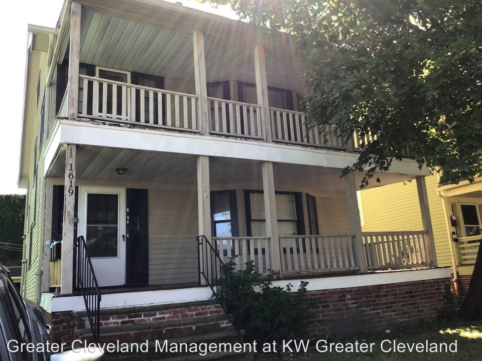 1619 Hillcrest Rd in Cleveland Heights, OH - Building Photo