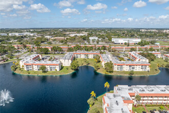 Sunrise Lakes Condominiums Phase One in Sunrise, FL - Building Photo - Building Photo