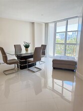 600 Parkview Dr, Unit 412 in Hallandale Beach, FL - Building Photo - Building Photo
