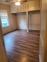 222 W Murrill St in Baytown, TX - Foto de edificio - Building Photo