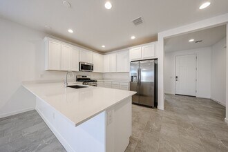 9534 W Avalon Dr in Phoenix, AZ - Building Photo - Building Photo