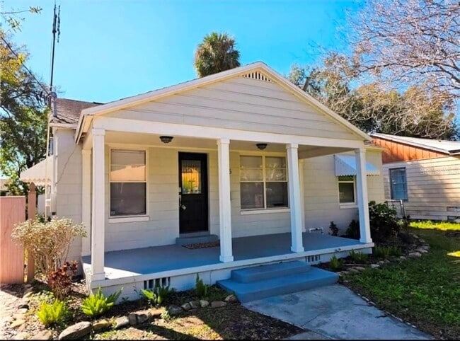 property at 2015 Oakwood Ave