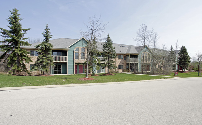 Kendal Woods in Oak Creek, WI - Foto de edificio - Building Photo