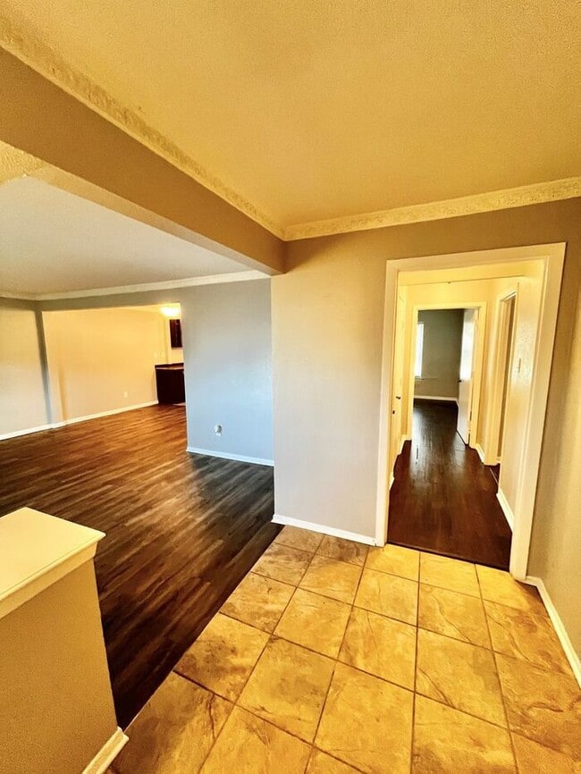 5818 E University Blvd in Dallas, TX - Building Photo - Building Photo