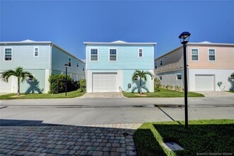 421 NE Intercoastal Dr in Ocean Breeze, FL - Building Photo - Building Photo