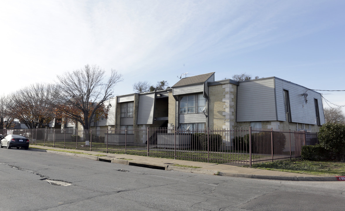 Highland Park Apartments in Dallas, TX - Building Photo