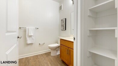 909 Mansion Dr in Frederick, MD - Foto de edificio - Building Photo