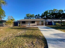 4665 Yarmouth Ave S in St. Petersburg, FL - Building Photo
