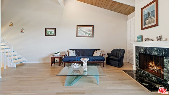 28286 Rey de Copas Ln in Malibu, CA - Foto de edificio - Building Photo