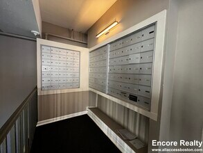 925 Massachusetts Ave, Unit 8b in Cambridge, MA - Building Photo - Building Photo