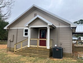 180 Ritchey Rd in Coldspring, TX - Building Photo - Building Photo