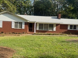 102 Ridge Dr in Stanley, NC - Building Photo