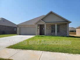 1041 N Skyline Loop in Centerton, AR - Building Photo