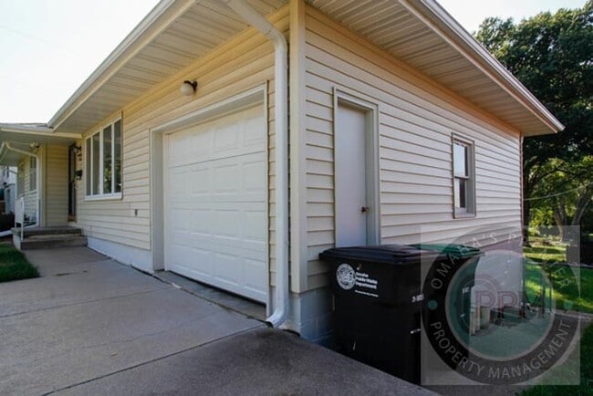 2710 S 49th St in Omaha, NE - Foto de edificio - Building Photo