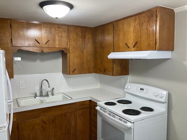 property at 1721 N Poplar St