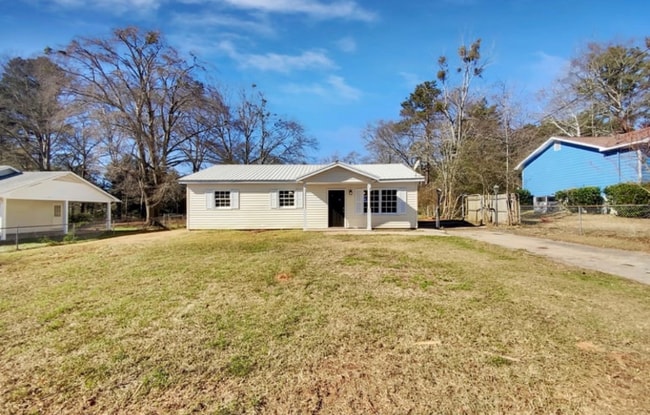 225 Griffin Park Rd in Griffin, GA - Building Photo - Building Photo