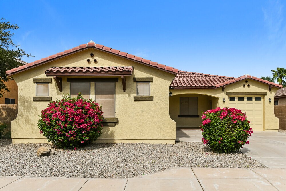 6826 W St Charles Ave in Phoenix, AZ - Building Photo