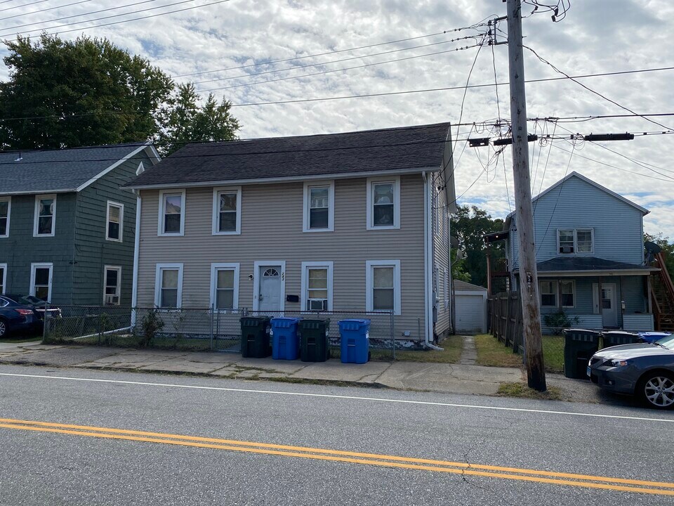 243 N Main St in Norwich, CT - Building Photo