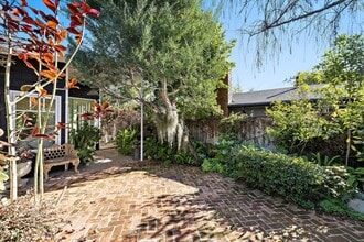 1511 Bluebird Canyon Dr in Laguna Beach, CA - Building Photo - Building Photo