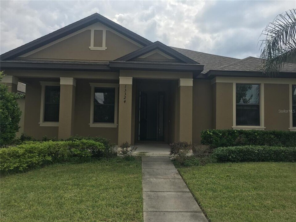 13324 Longacre Dr in Windermere, FL - Building Photo