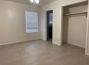 6841 Larkstone St in Houston, TX - Building Photo - Building Photo