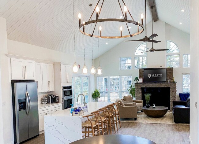 The Spring Waterside Luxury Apartments in Indianapolis, IN - Building Photo - Building Photo